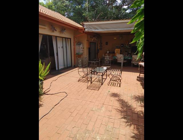 3 BEDROOM FREEHOLD FOR SALE IN FLORAUNA
